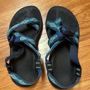 Chacos size 6